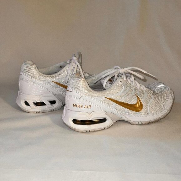 Women's Nike Air Max Torch 4 Running Shoe in Platinum Rose Gold  Size: 6 - Picture 3 of 5